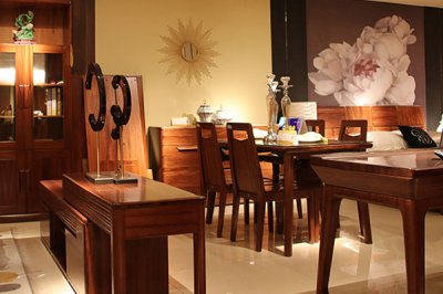 挑选济南实木桌椅的方法都有哪些