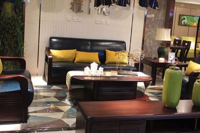 大家知道该如何挑选一款合适的实木沙发吗